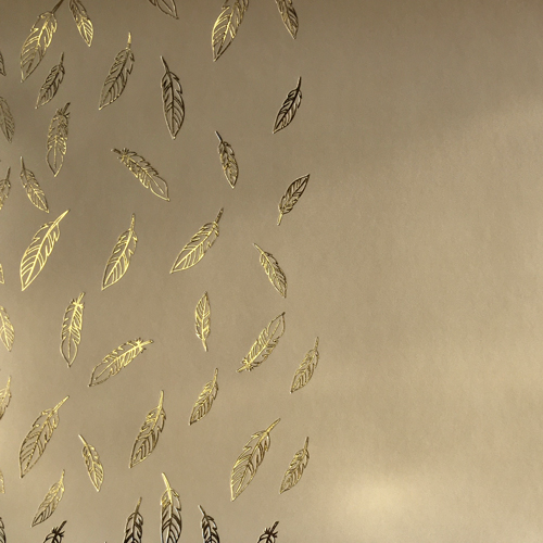 Skóra PU do oprawiania ze złotym wzorem Golden Feather Beige, 50cm x 25cm  - foto 1  - Fabrika Decoru