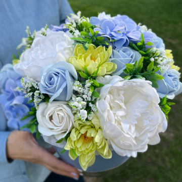 "Blue charm" composition with soap foam flowers in a hat box, 250 x 250 x 300 mm - 2