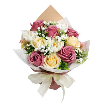 Bouquet of 8 roses and 3 chrysanthemums “Champagne Splash”