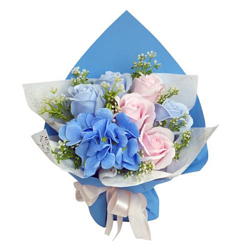 Bouquet of pink and blue roses with hydrangea “Summer Breeze”